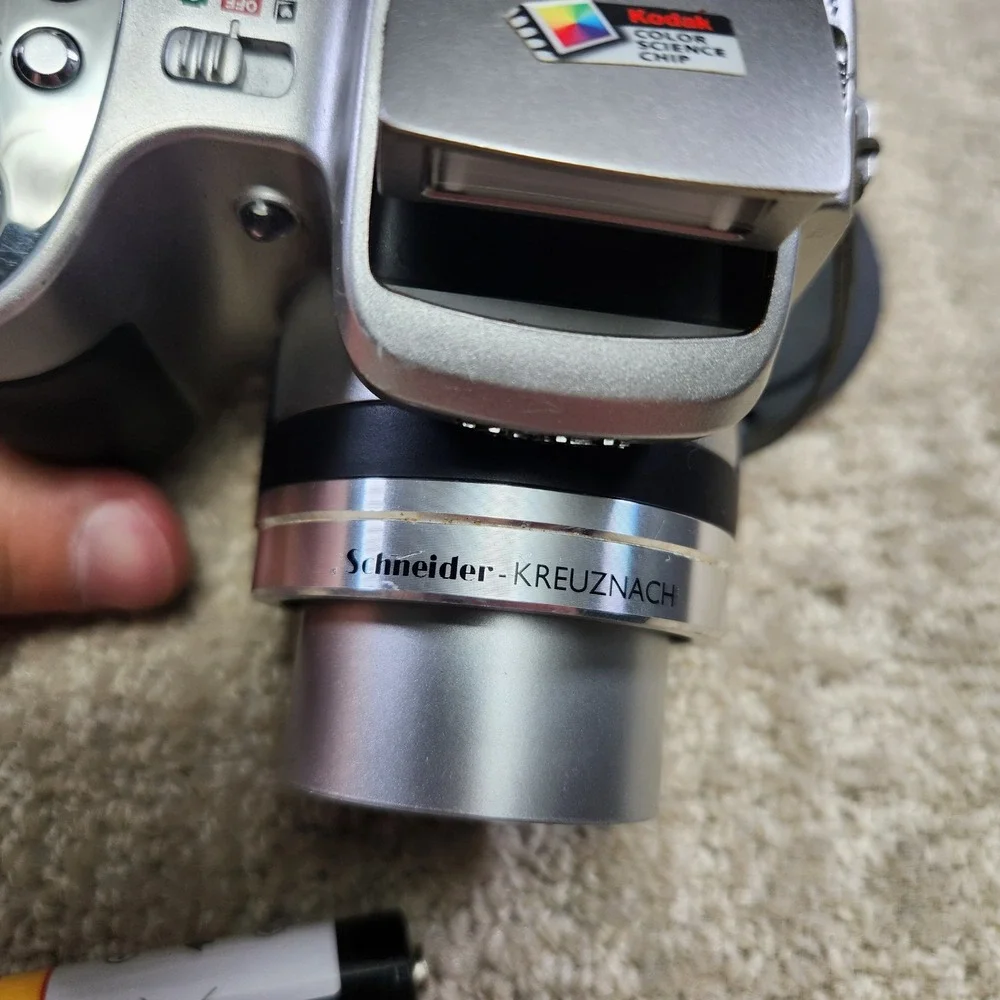 Kodak EasyShare Z710 Digital Camera 7.1MP 10x Optical Zoom Silver Schneider Lens